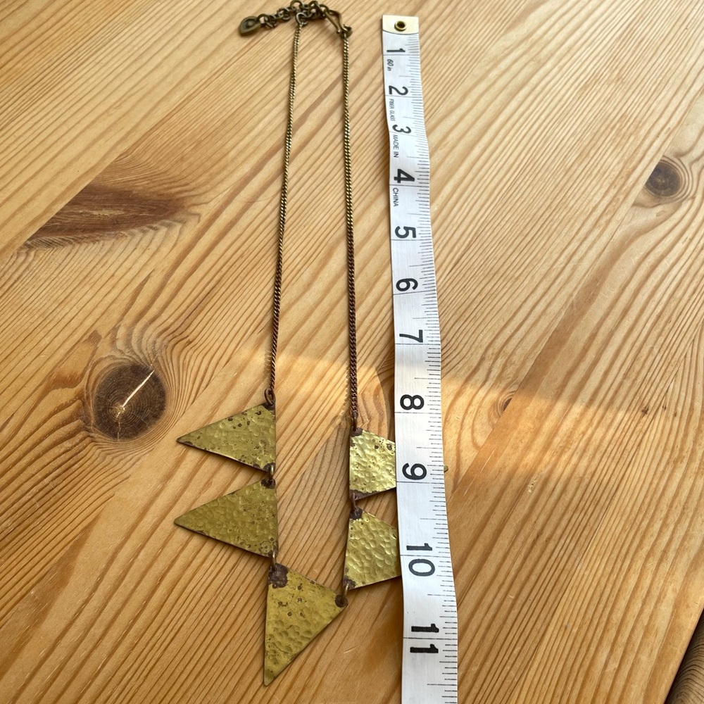 Hammered gold metal necklace - Picture 6 of 7